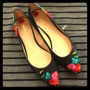 NWT Nine West Embroidered Flats